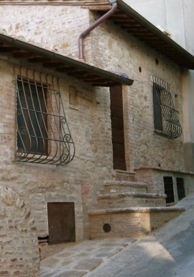Apartments Borgo (left) & Granary (right).